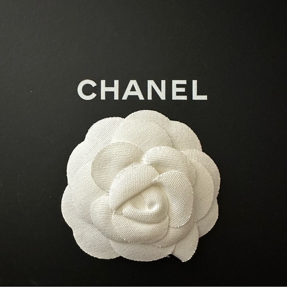 Ultra Rare Chanel Necklace - Picture 9 of 9